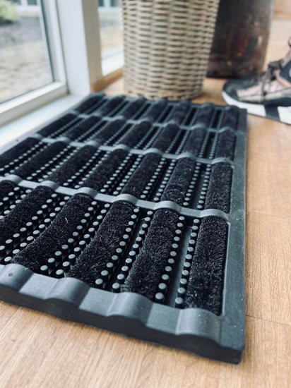 Dørmåtte - GUMMI MED BØRSTE I SORT - 40x60cm - VIAMAJA.DK