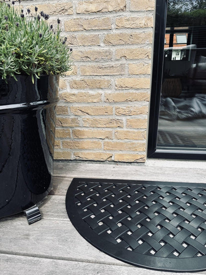 Dørmåtte - Sort halvmåne - VIAMAJA.DK