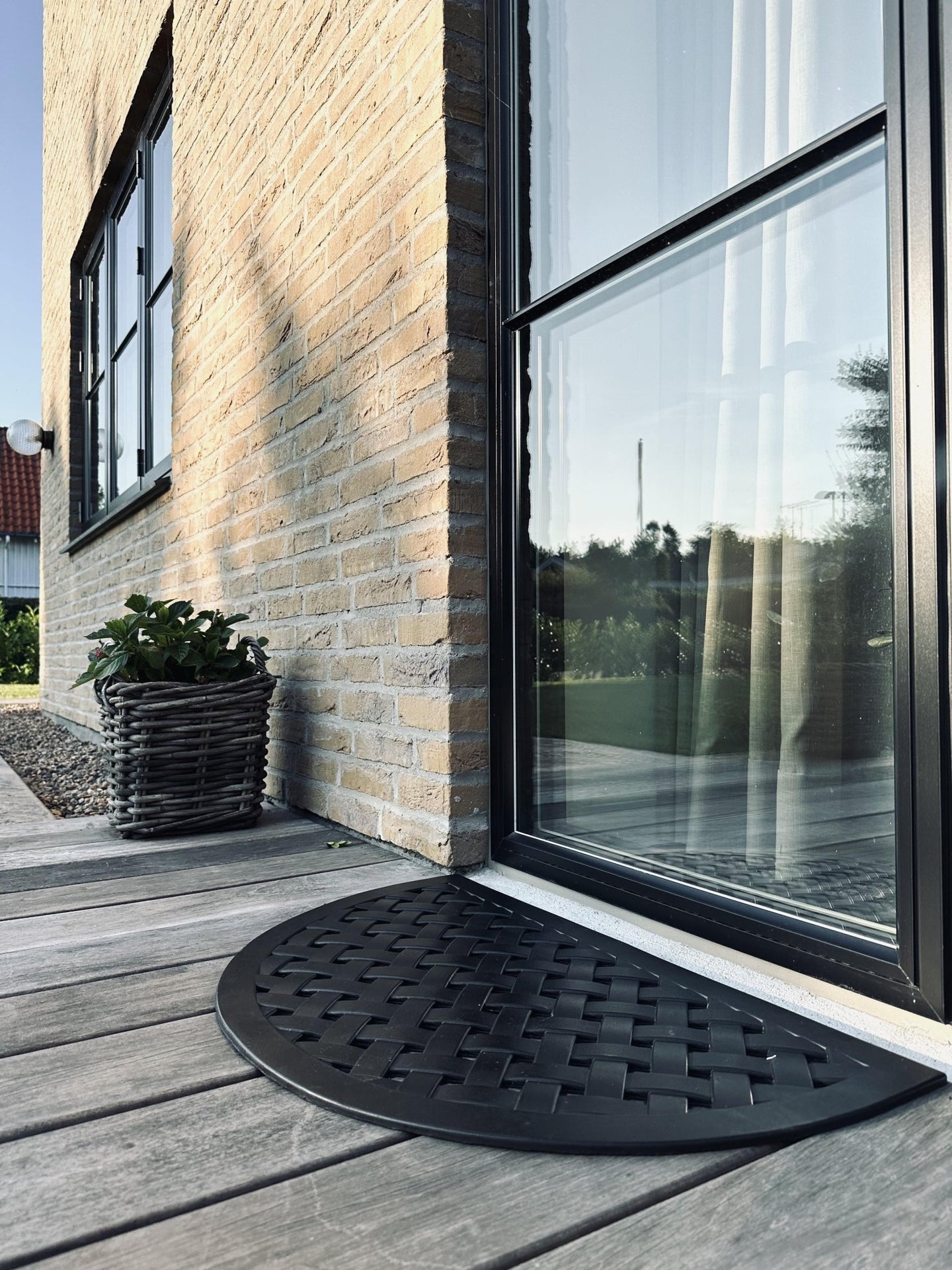 Dørmåtte - Sort halvmåne - VIAMAJA.DK