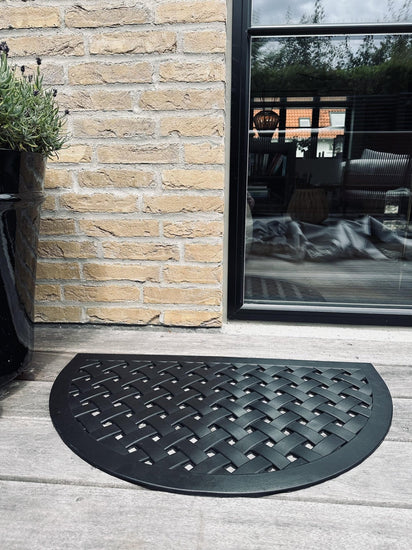 Dørmåtte - Sort halvmåne - VIAMAJA.DK