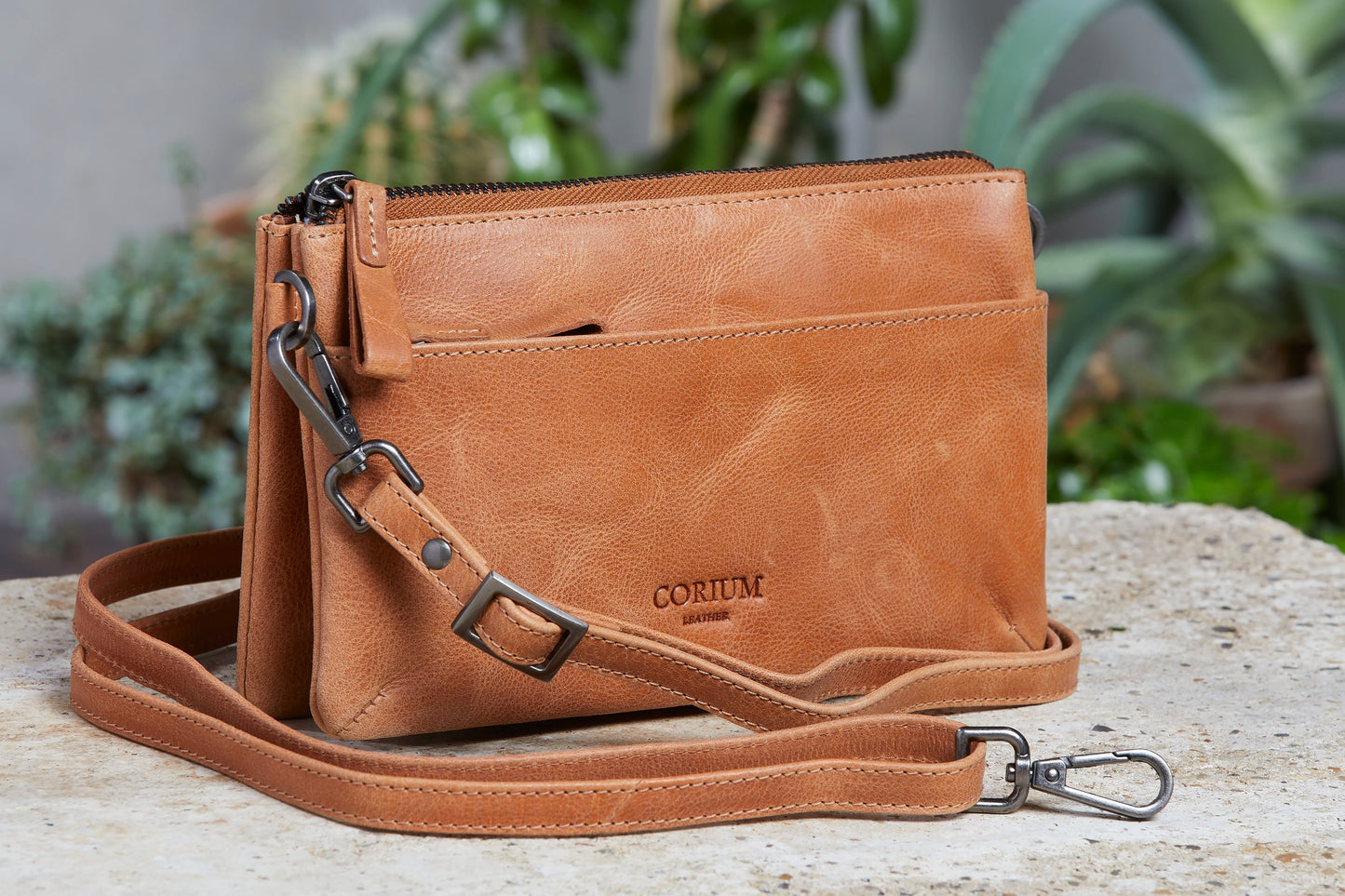 Clutch ASTA m. lang rem & stropp, Cognac