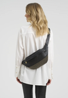 Bumbag med gullnitter – Svart skinnlook