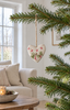 Julehjerte med broderi – beige tekstiloppheng