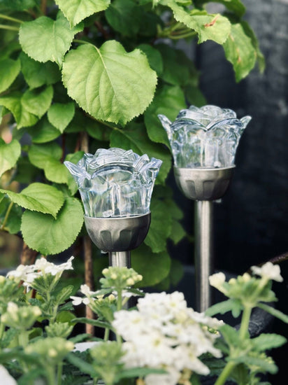 Fakkel med solceller FLOWER – Sæt med 4 stk - VIAMAJA.DK