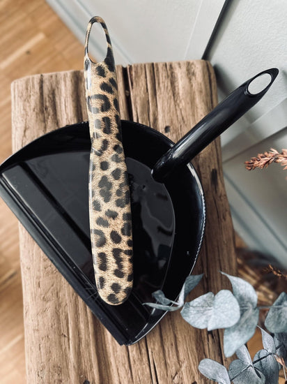 Fejebakke med kost – Leopard - VIAMAJA.DK