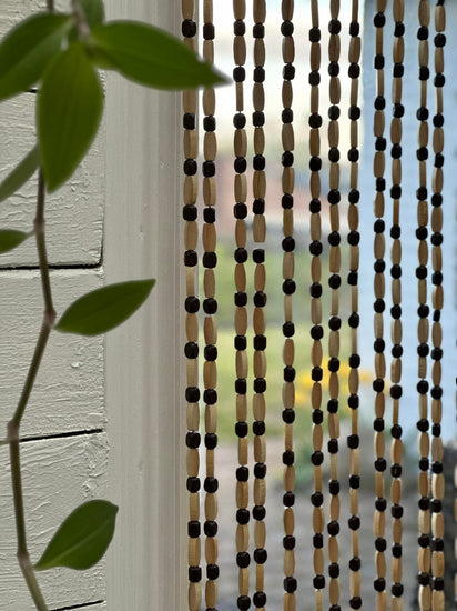 Forhæng i Natur træperler - Brun 120x200cm Ekstra bred - VIAMAJA.DK