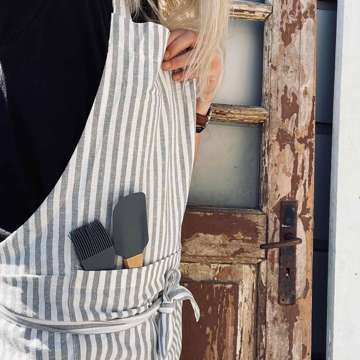 Forklæde i Grå strib - VIAMAJA.DK