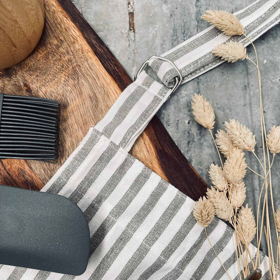 Forklæde med lomme - Salvie strib - VIAMAJA.DK