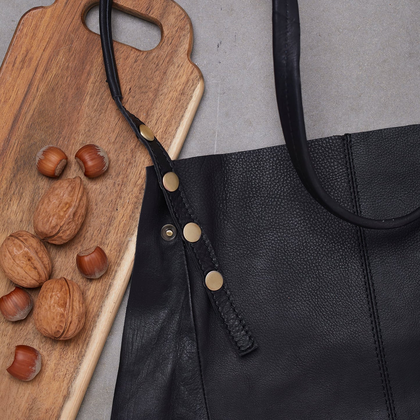 Forklæde sustainerbiliy – Sort læder - VIAMAJA.DK