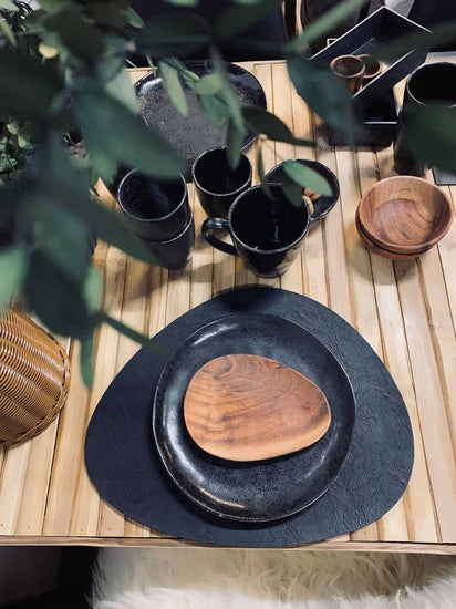 Formet dækkeserviet – Sort - VIAMAJA.DK