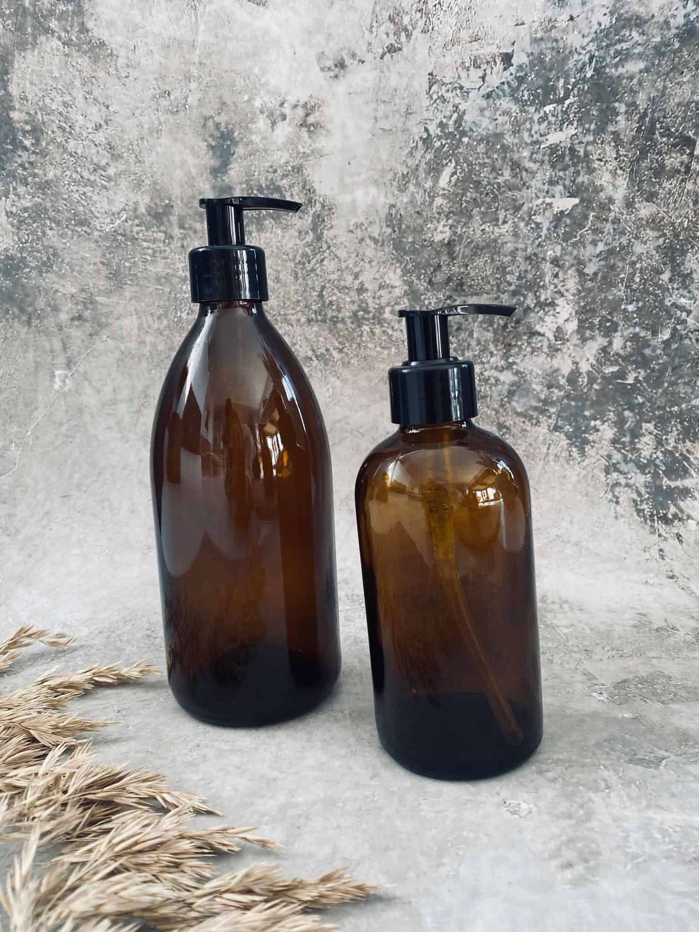 Genbrugsflaske med pumpe – 250 ml – Brunt glas - VIAMAJA.DK