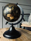 Globus - Sort / Guld på sort fod - H 23 cm - VIAMAJA.DK