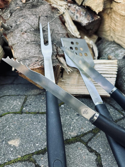 Grillredskaber med sort skaft – Sæt med 3 dele - VIAMAJA.DK