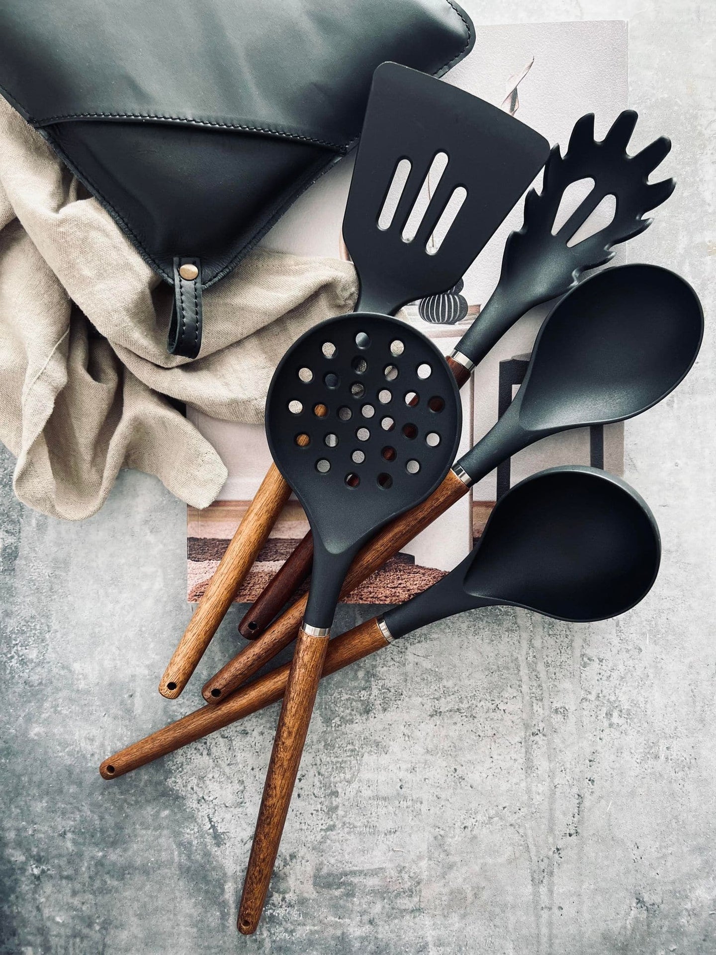 Grydeske med håndtag i akacia - VIAMAJA.DK