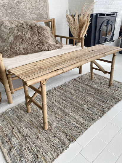 Gulvtæppe i flettet læder - 70x140cm Lyse natur farver - VIAMAJA.DK