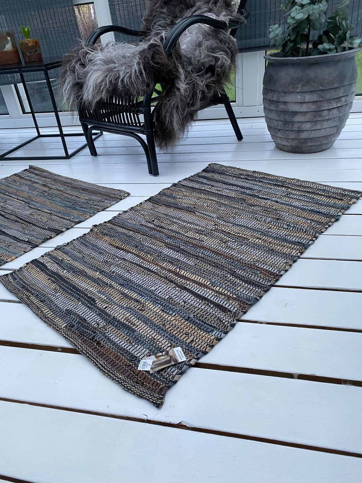 Gulvtæppe i flettet skind - 60x90cm - VIAMAJA.DK