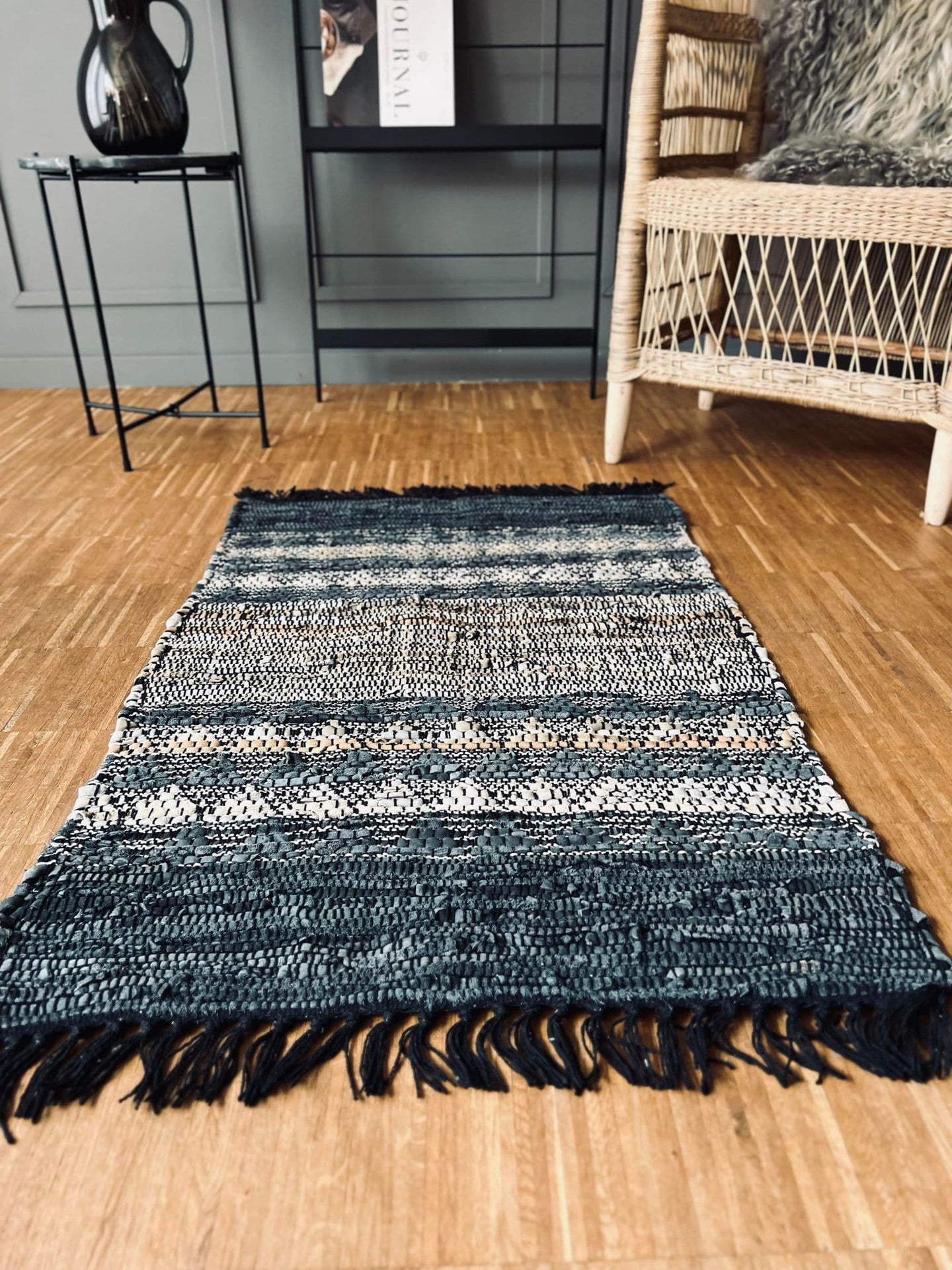 Gulvtæppe i skind - grå/blå med natur mønster - 60x90 - VIAMAJA.DK