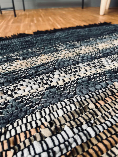 Gulvtæppe i skind - grå/blå med natur mønster - 60x90 - VIAMAJA.DK