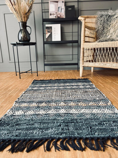 Gulvtæppe i skind - grå/blå med natur mønster - 60x90 - VIAMAJA.DK