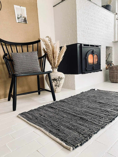 Gulvtæppe i skind med hvid tråd - 70x140cm - VIAMAJA.DK