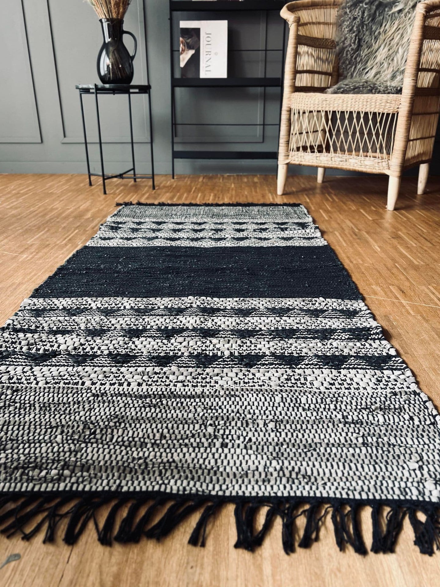 Gulvtæppe i skind - Sort mønster - 70x140cm - VIAMAJA.DK