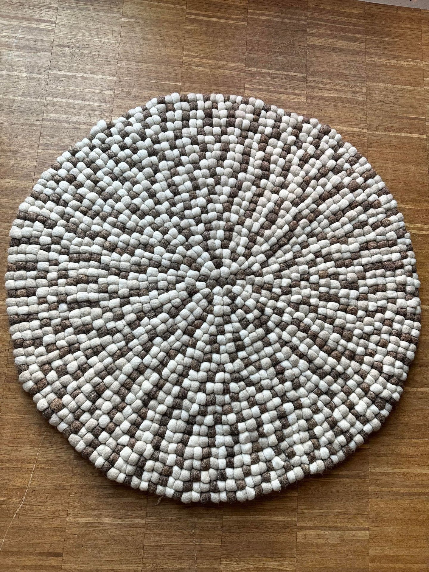 Gulvtæppe m. Dots – Naturmix 90 cm - VIAMAJA.DK