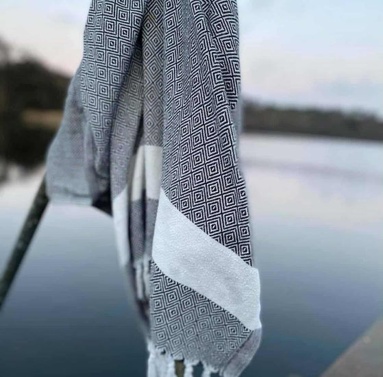 Hamam badehåndklæde – Diamond sort – 90×180 - VIAMAJA.DK