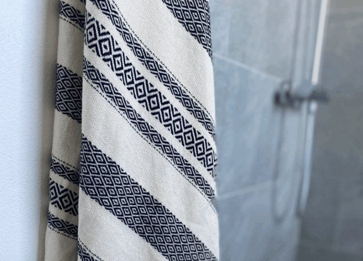 Hamam håndklæde – Black / Off White – 90×180 - VIAMAJA.DK