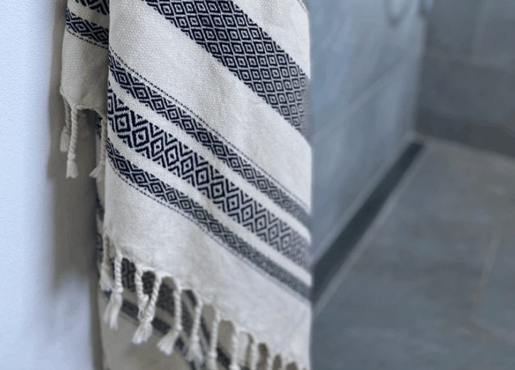 Hamam håndklæde – Black / Off White – 90×180 - VIAMAJA.DK