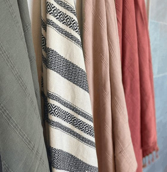 Hamam håndklæde – Black / Off White – 90×180 - VIAMAJA.DK