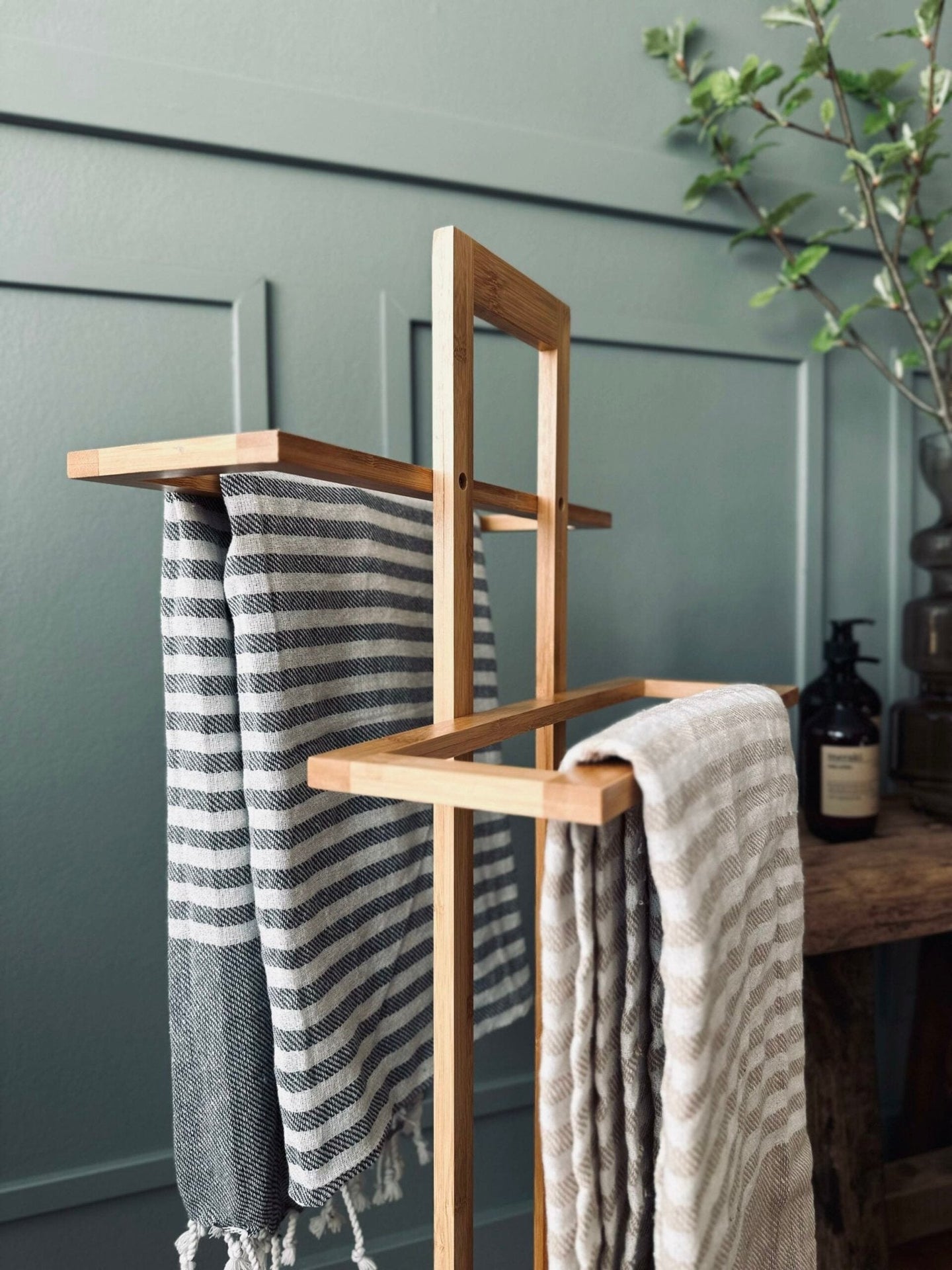 Håndklæde stativ i bambus - VIAMAJA.DK