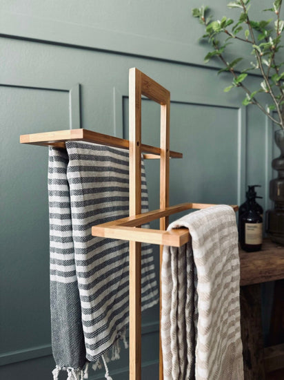 Håndklæde stativ i bambus - VIAMAJA.DK