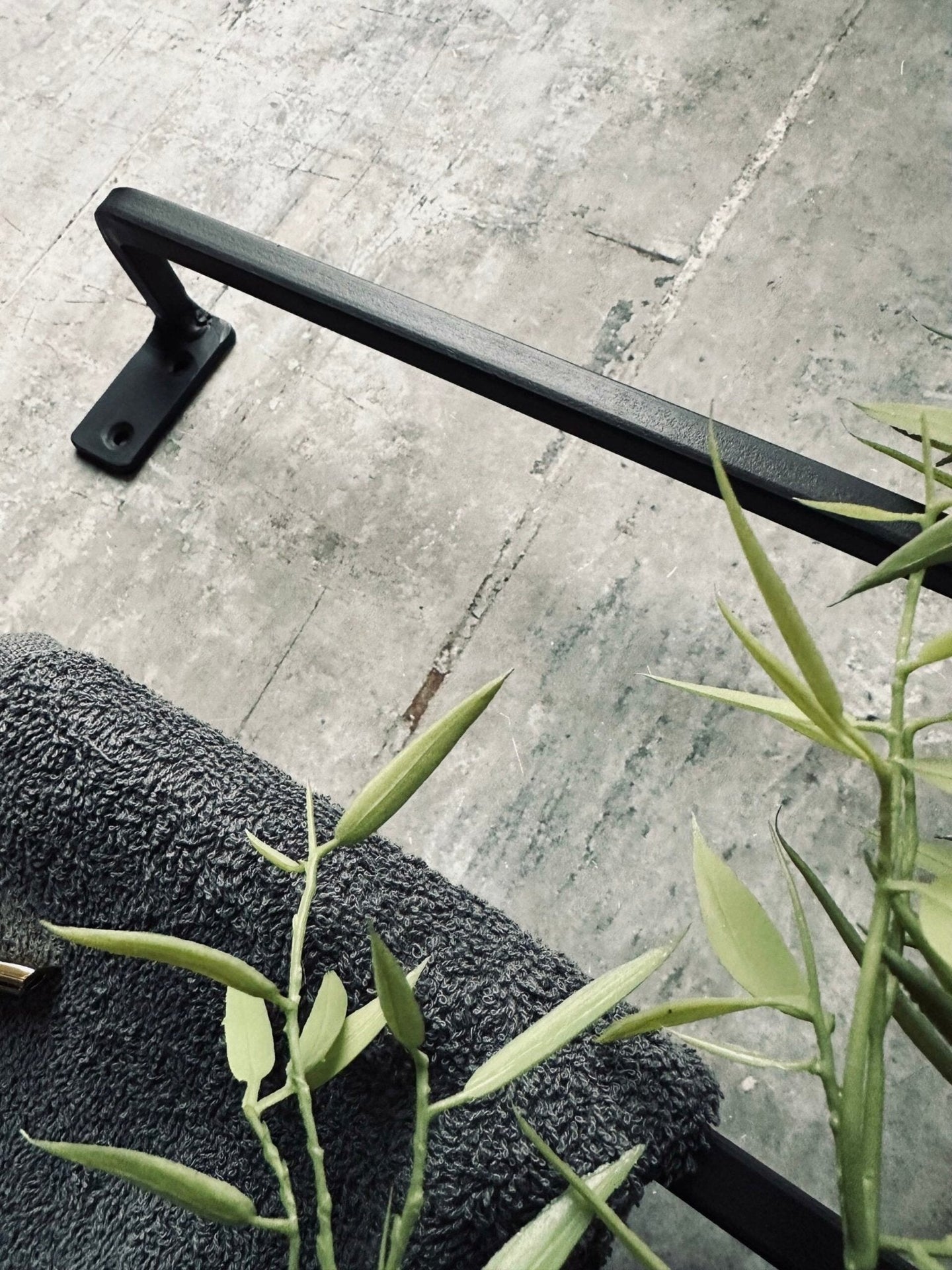 Håndklædeholder - Black 60cm - VIAMAJA.DK