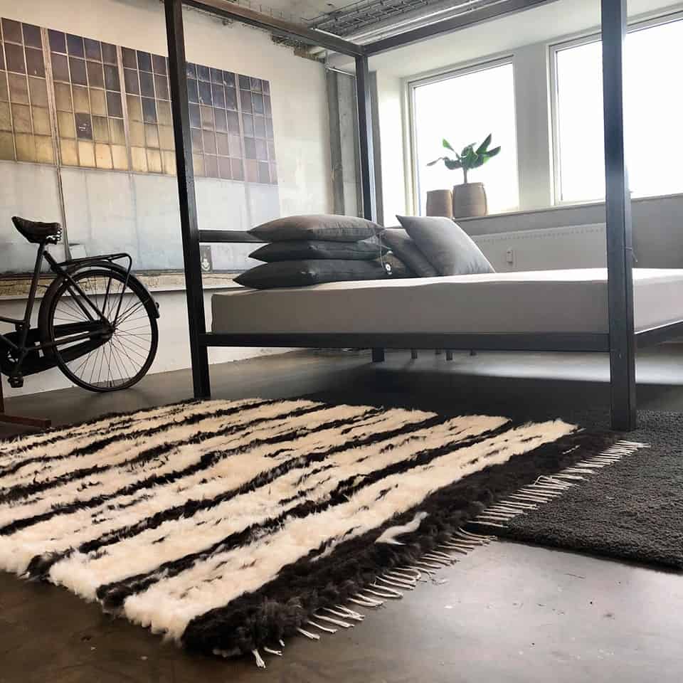 Håndsyet skindtæppe af lammeskind - 200x155 - VIAMAJA