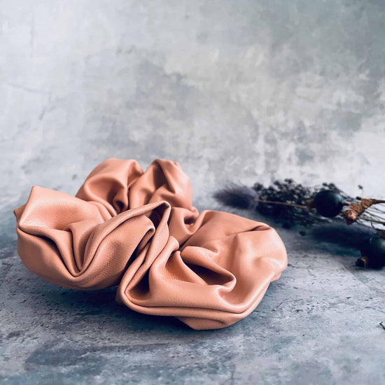 Hår elastik – Scrunchie Rose læder - VIAMAJA.DK