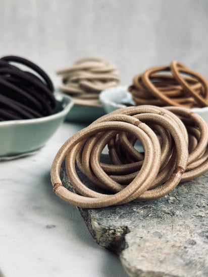 Hårelastikker bundt med 84 stk i brune nuancer - VIAMAJA.DK