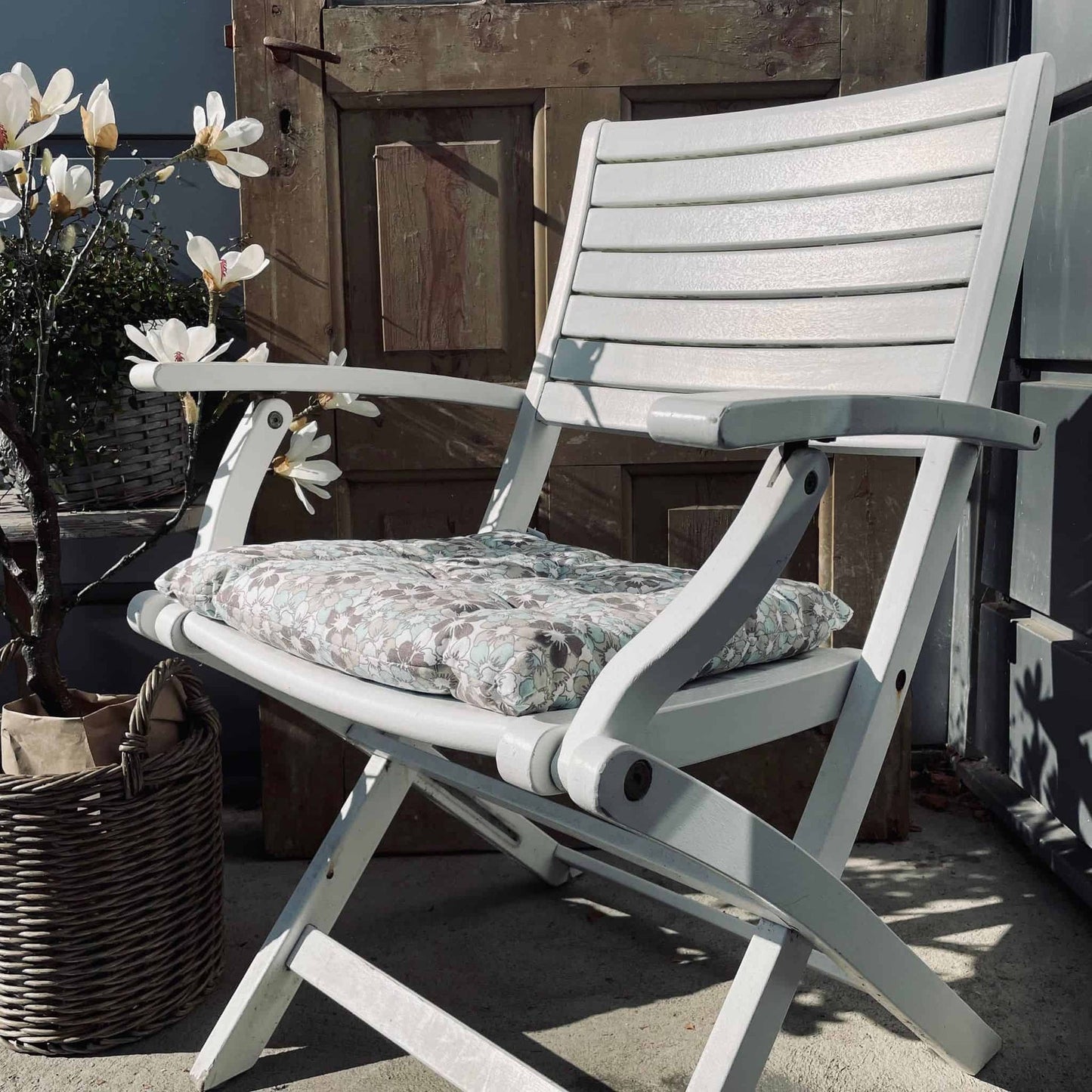 Havehynde futon – blomst lyseblå/sand – 40×40 - VIAMAJA.DK