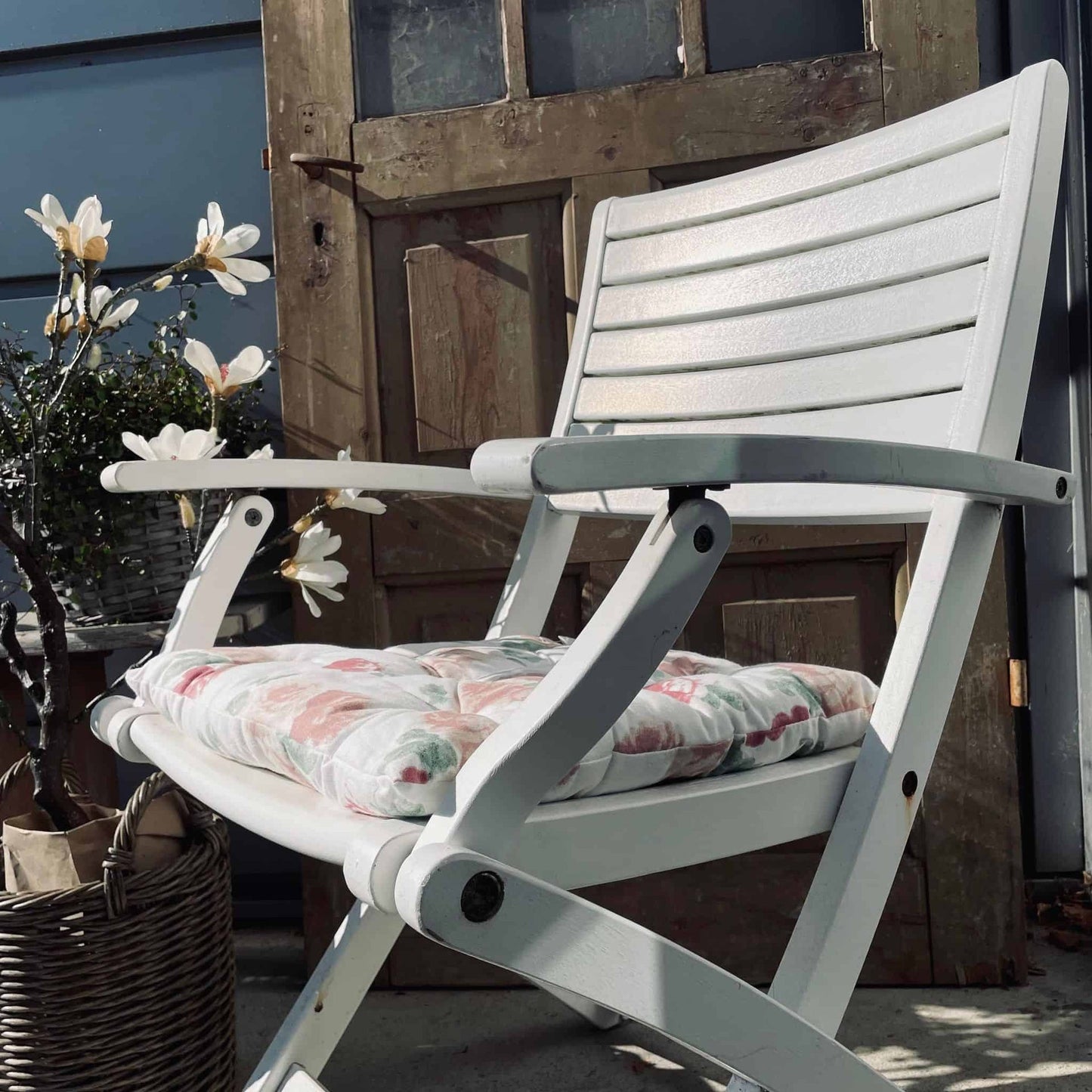 Havehynde futon – Store blomster 40×40 - VIAMAJA.DK