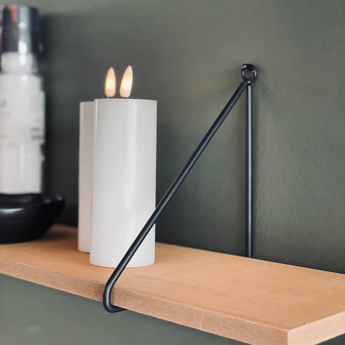 Hylde i træ og metal – 90cm - VIAMAJA.DK