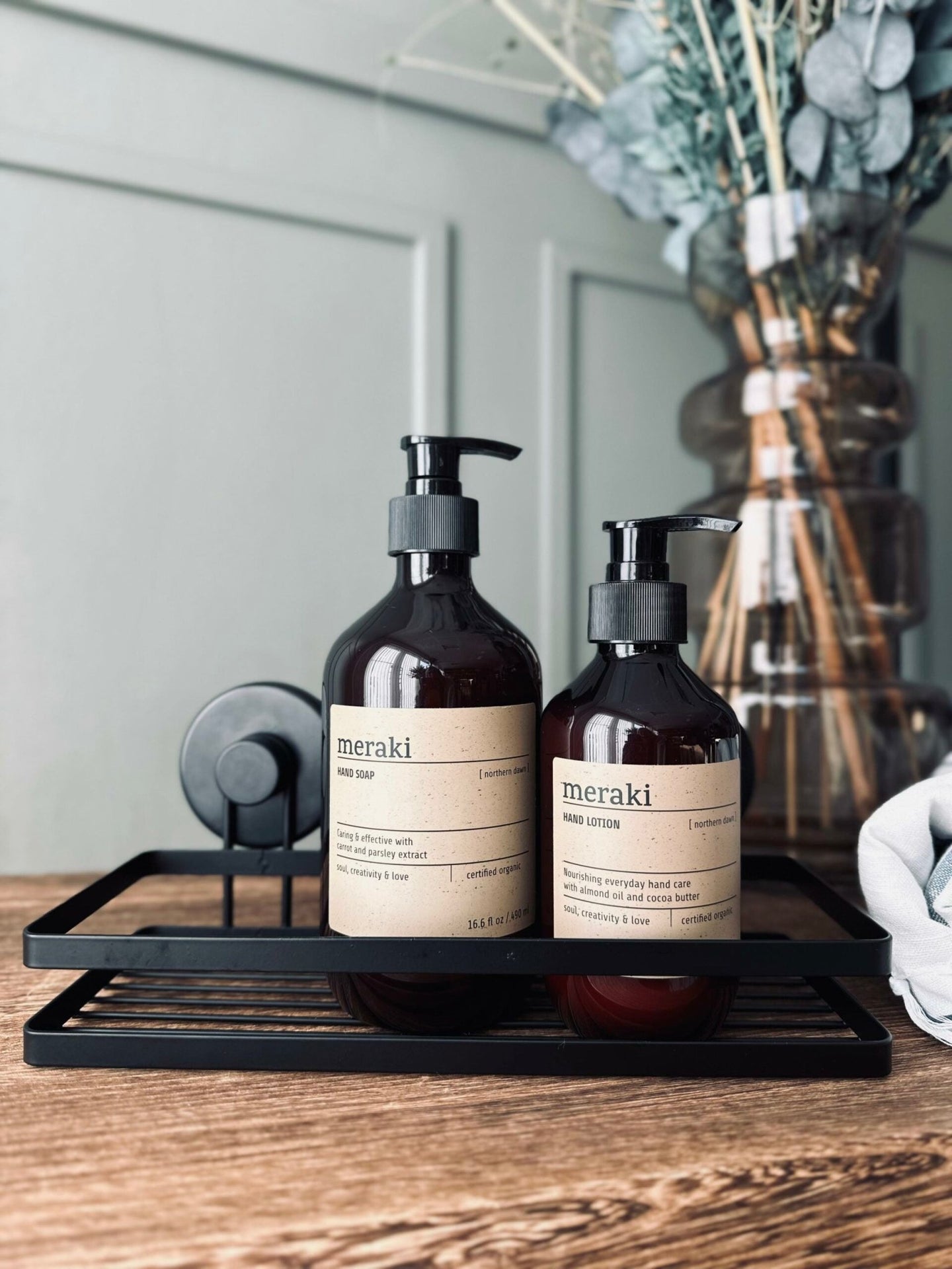 Hylde til badeværelse med sugekopper - VIAMAJA.DK