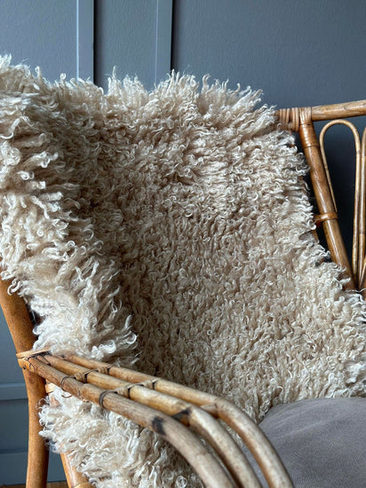 Imiteret lammeskind - Beige krøl - VIAMAJA.DK