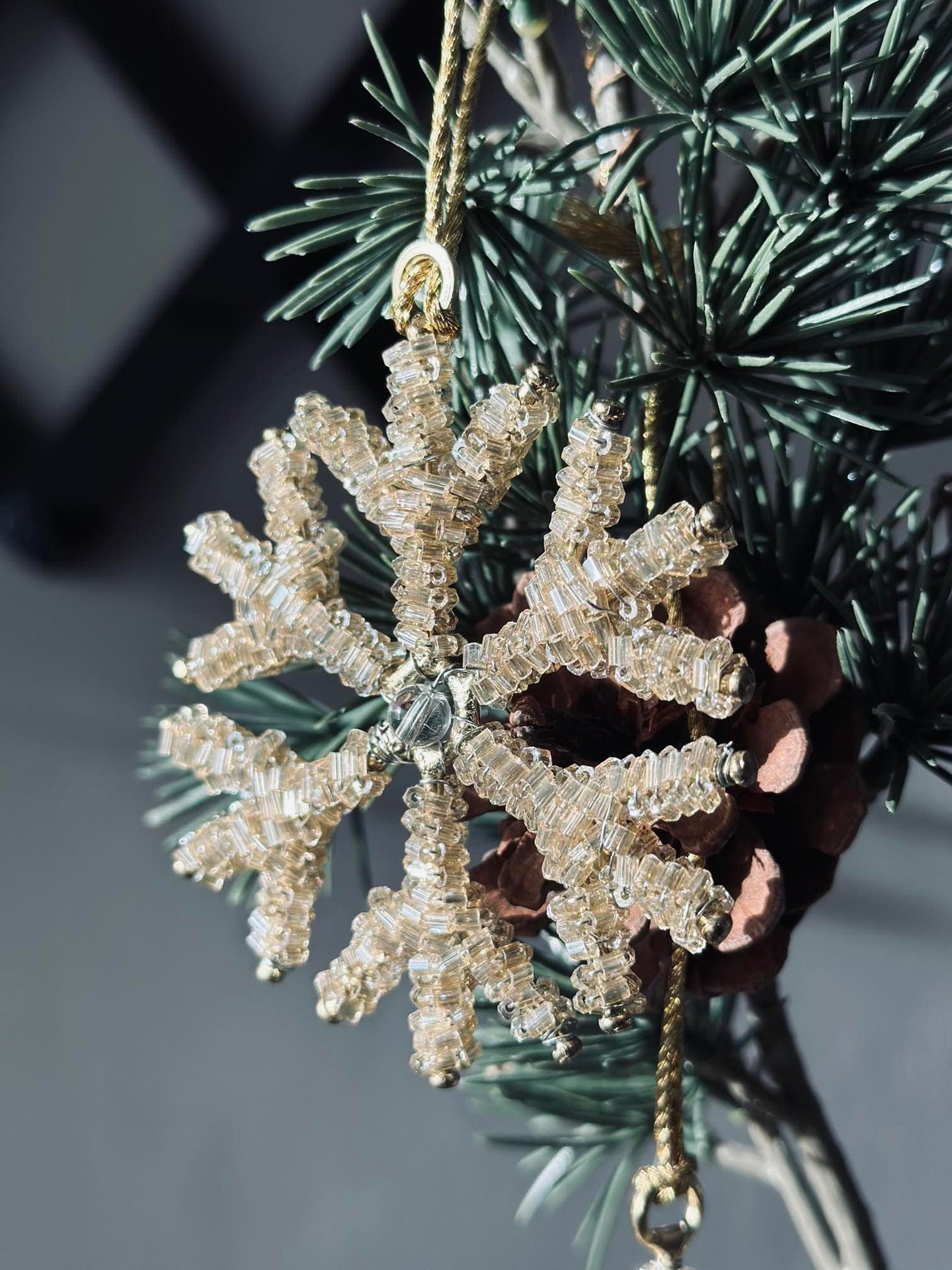 Juleophæng Snefnug mix guld 8cm - VIAMAJA.DK