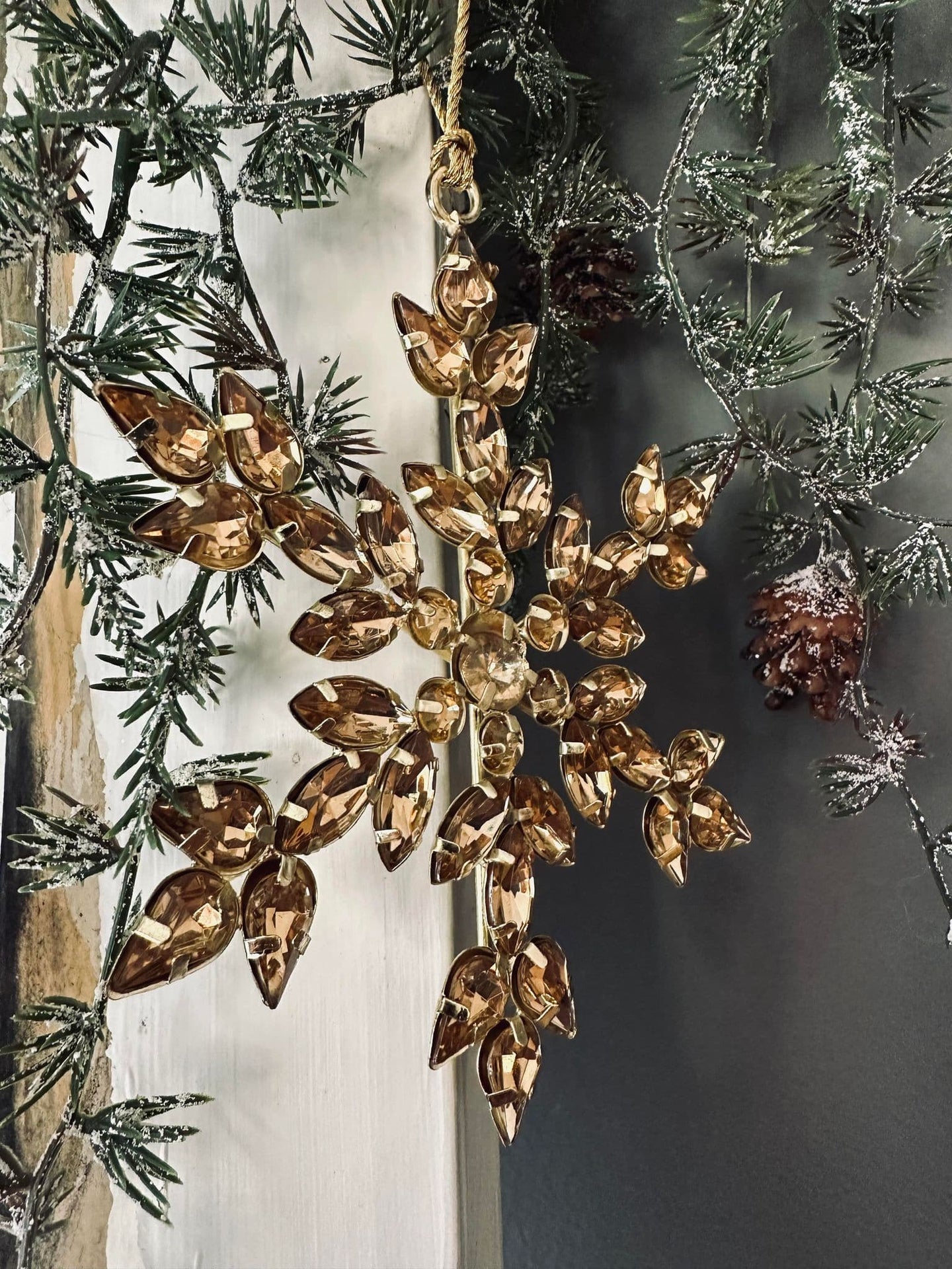 Juleophæng Snefnug mix guld m. sten 10cm - VIAMAJA.DK