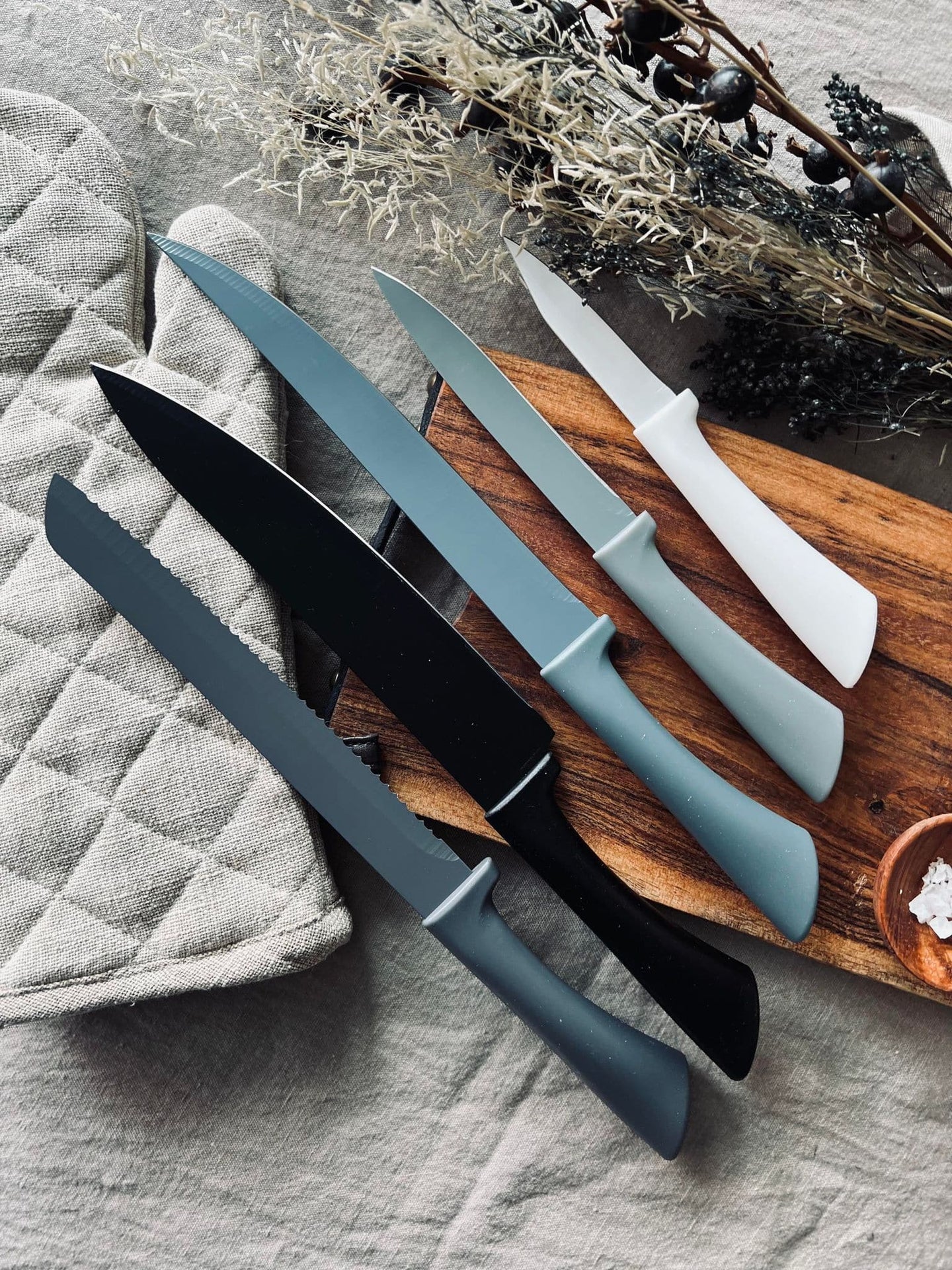 Knivsæt i 5 farver - VIAMAJA.DK