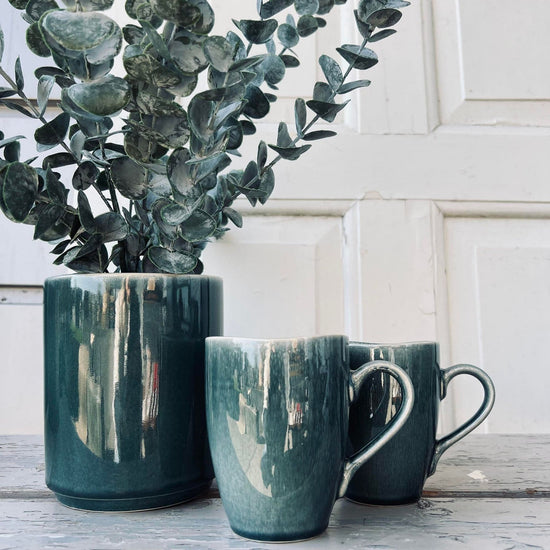 Krus med hank i stentøj - Havgrøn - VIAMAJA.DK