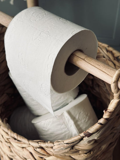 Kurv m. toiletpapirholder – Lys Natur - VIAMAJA.DK