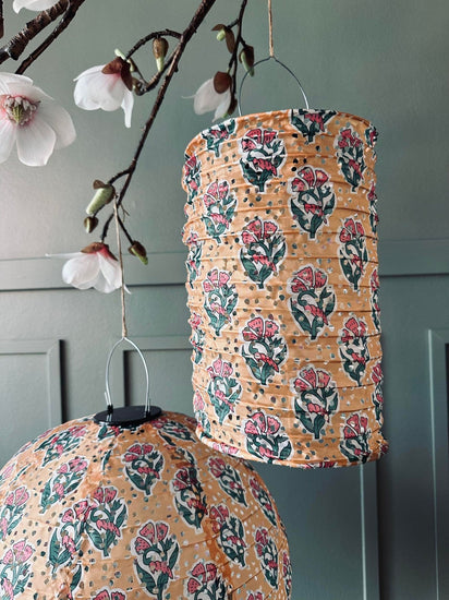 Lampe cylinder med solceller – Flower Orange - VIAMAJA.DK