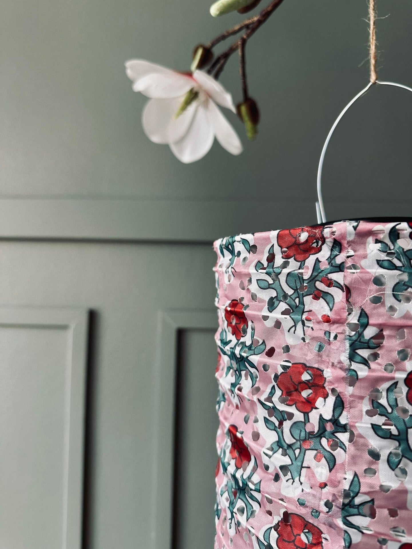 Lampe cylinder med solceller – Flower Rose - VIAMAJA.DK