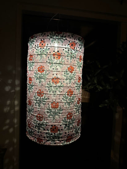 Lampe cylinder med solceller – Flower Rose - VIAMAJA.DK
