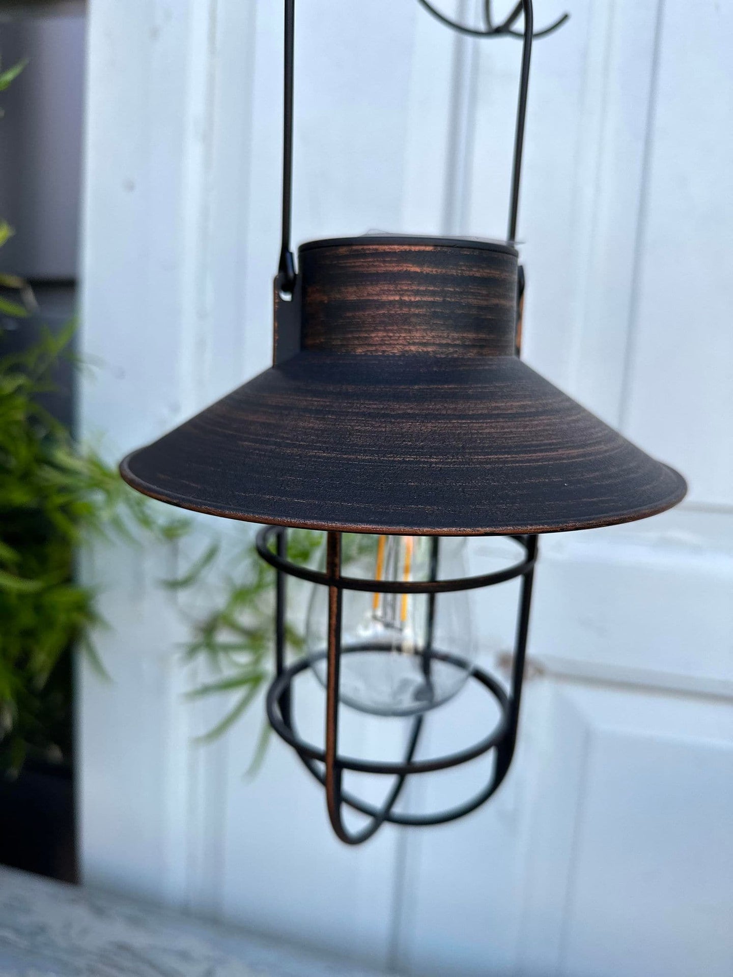 Lampe med solceller – Black factory - VIAMAJA.DK
